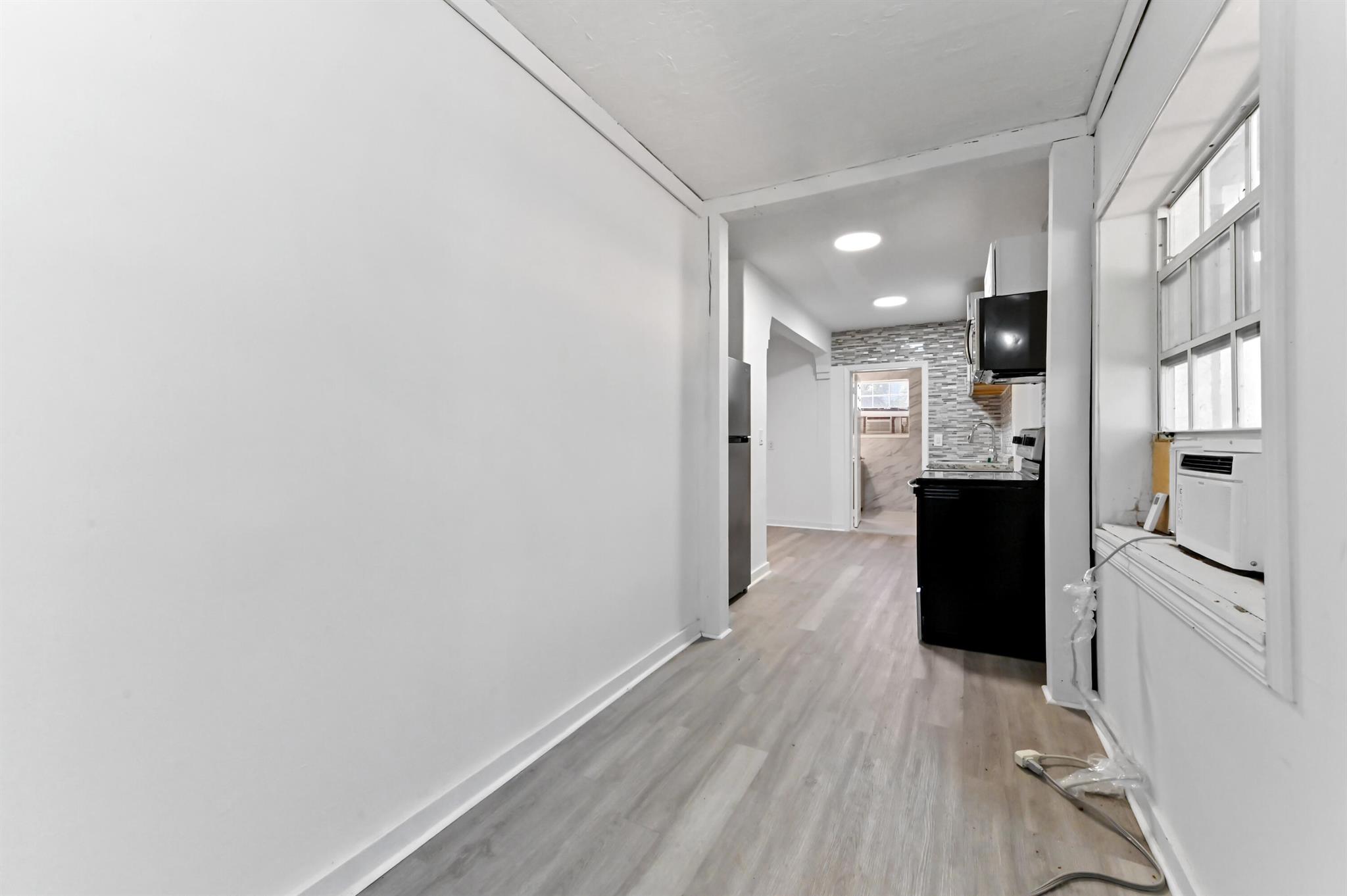 1831 Juno Road 1, North Palm Beach, FL, 33408/$679,900 4 1831 Juno Road 1