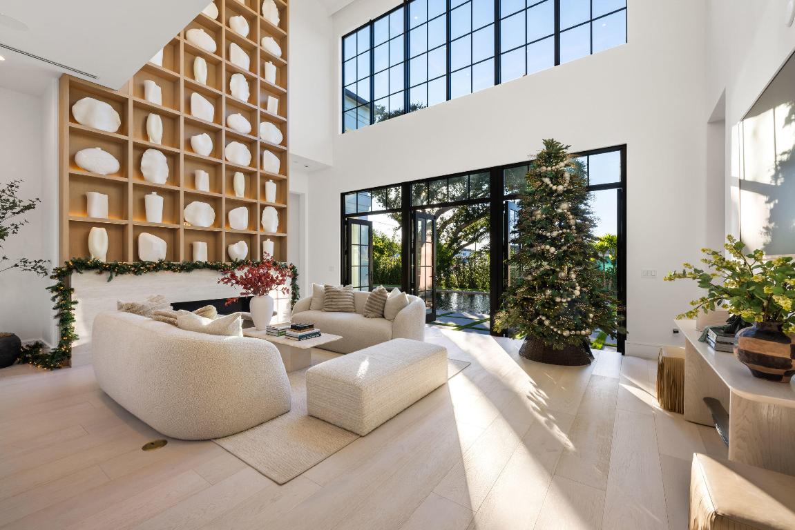 12385 Coconut Row Road