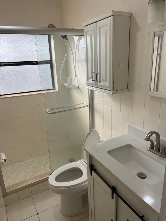 Hollywood Hills 6-22 B - Residential