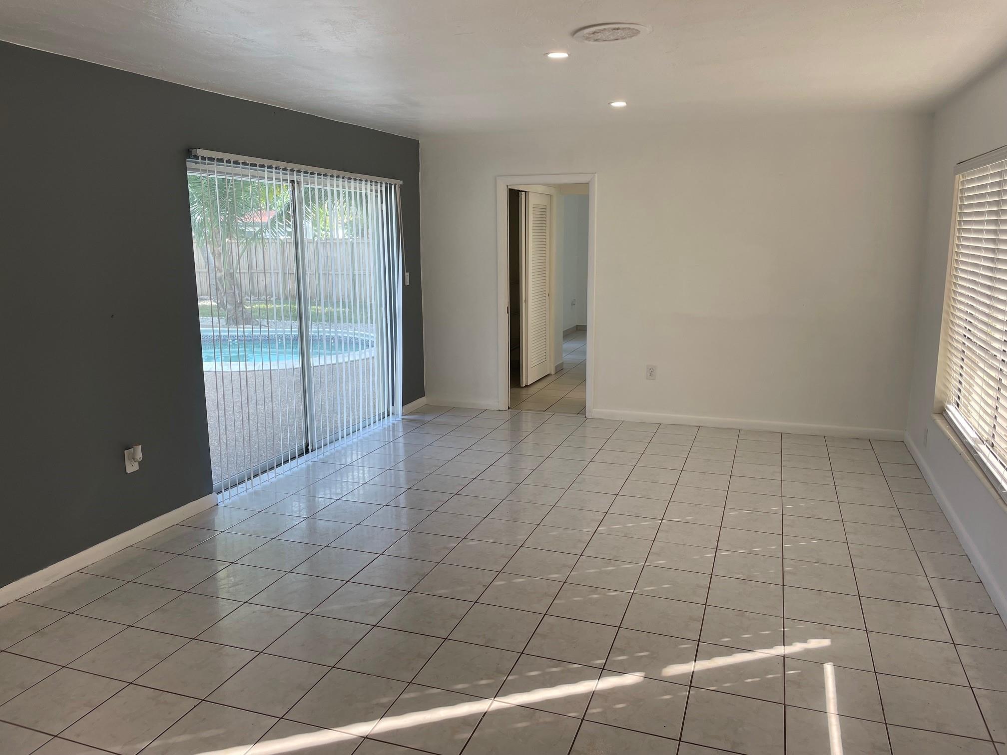 Hollywood Hills 6-22 B - Residential