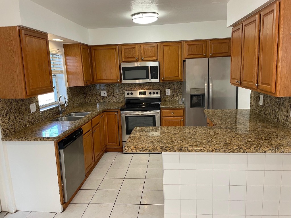 Hollywood Hills 6-22 B - Residential