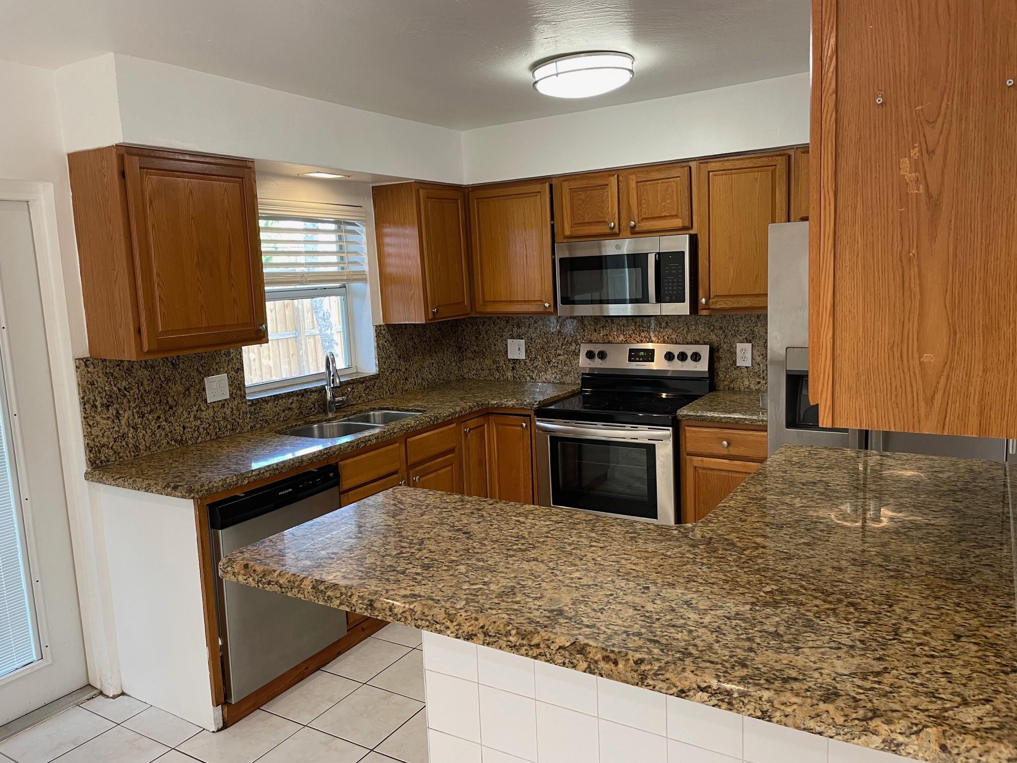 Hollywood Hills 6-22 B - Residential