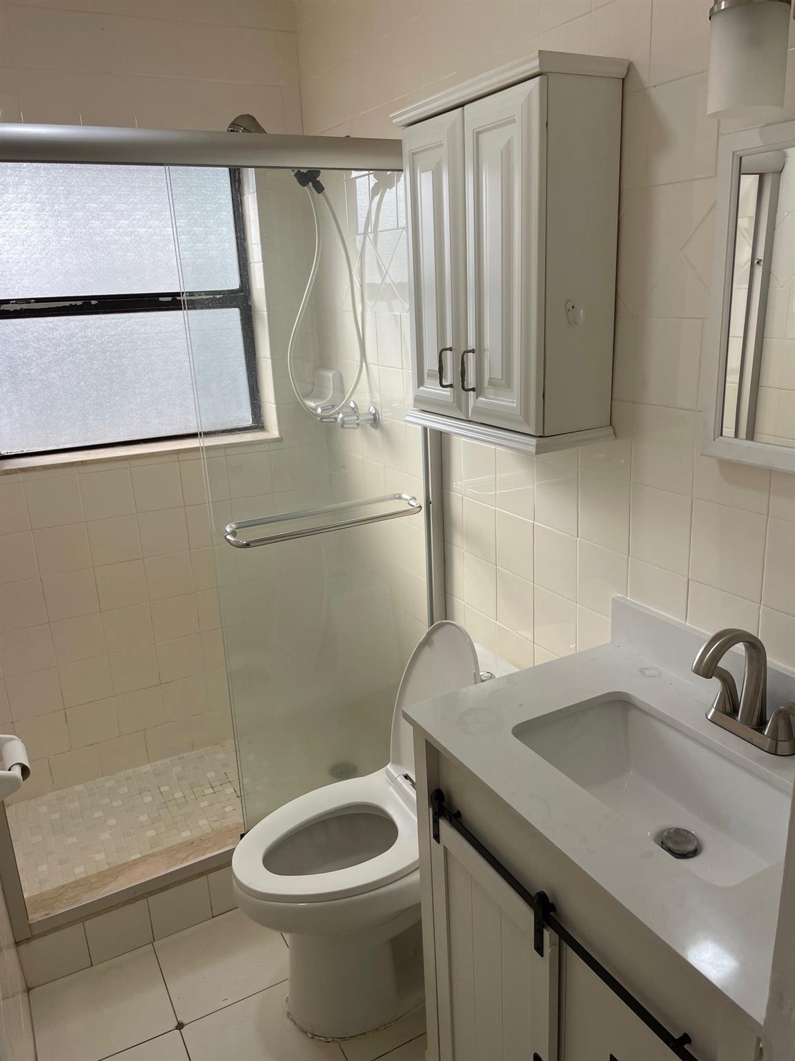 Hollywood Hills 6-22 B - Residential