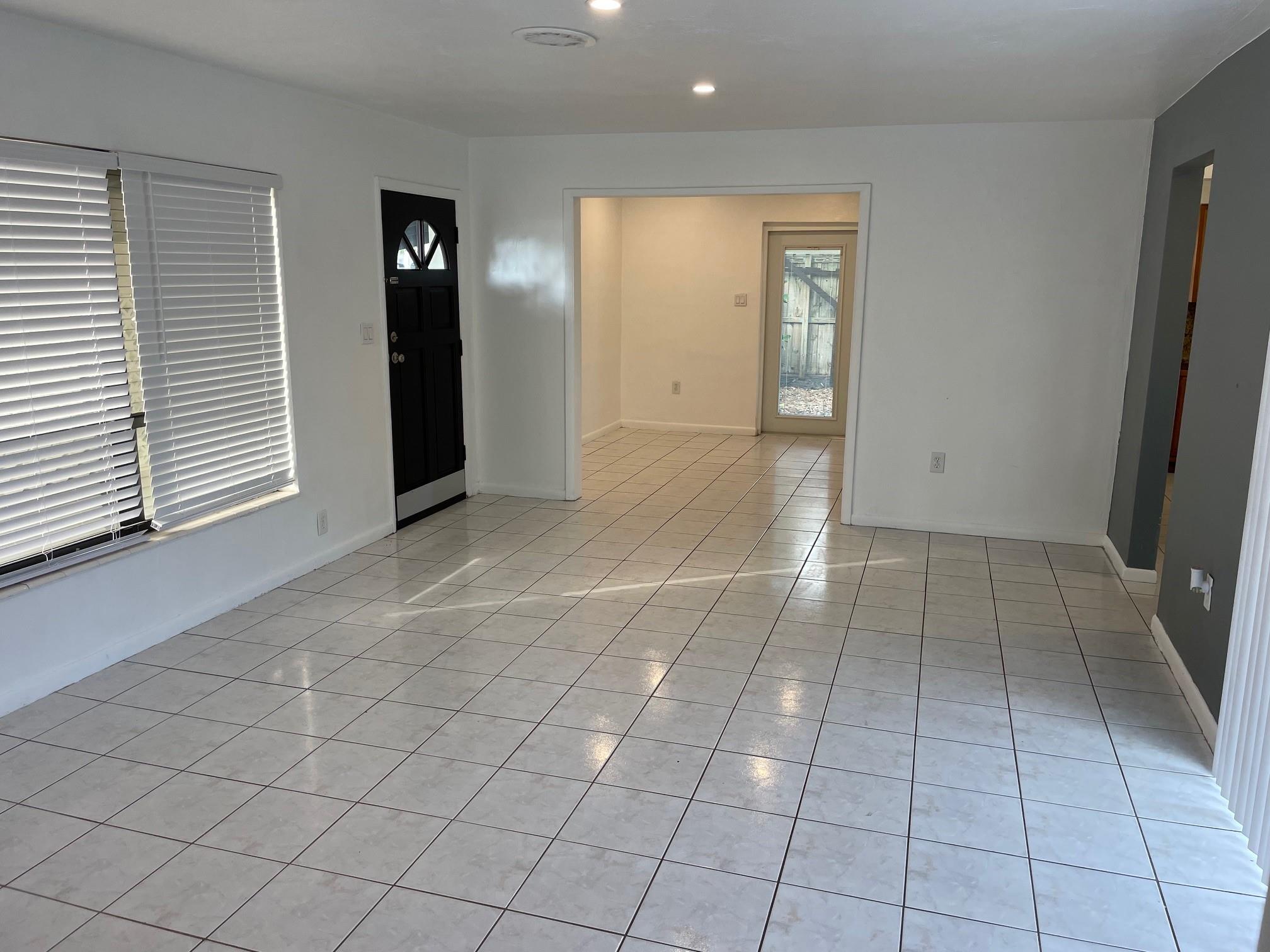 Hollywood Hills 6-22 B - Residential