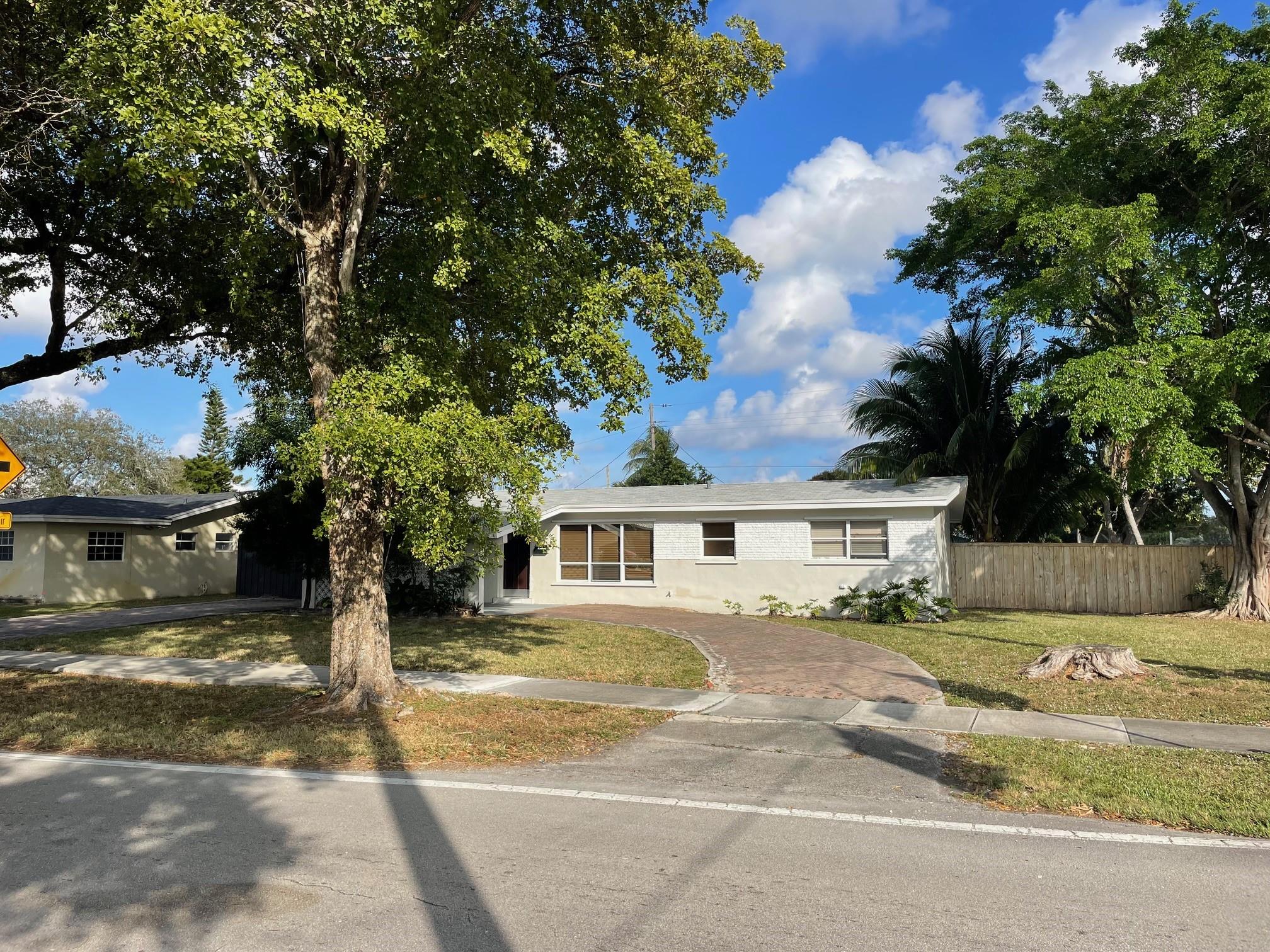 Hollywood Hills 6-22 B - Residential