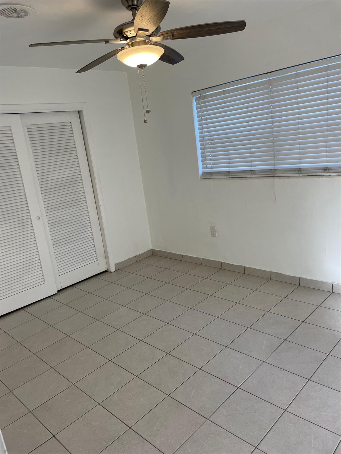 Hollywood Hills 6-22 B - Residential