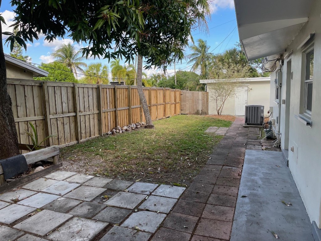 Hollywood Hills 6-22 B - Residential