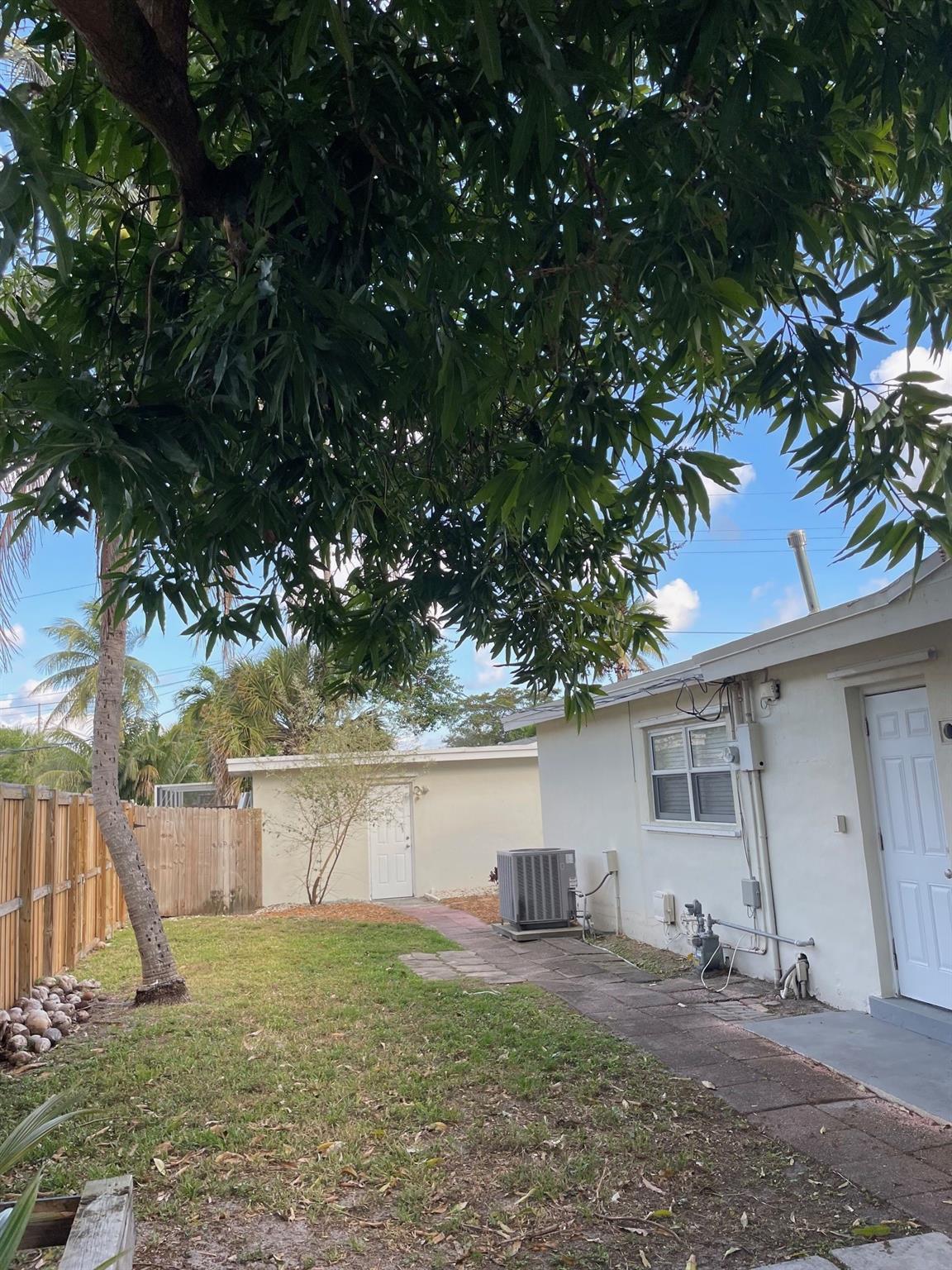 Hollywood Hills 6-22 B - Residential