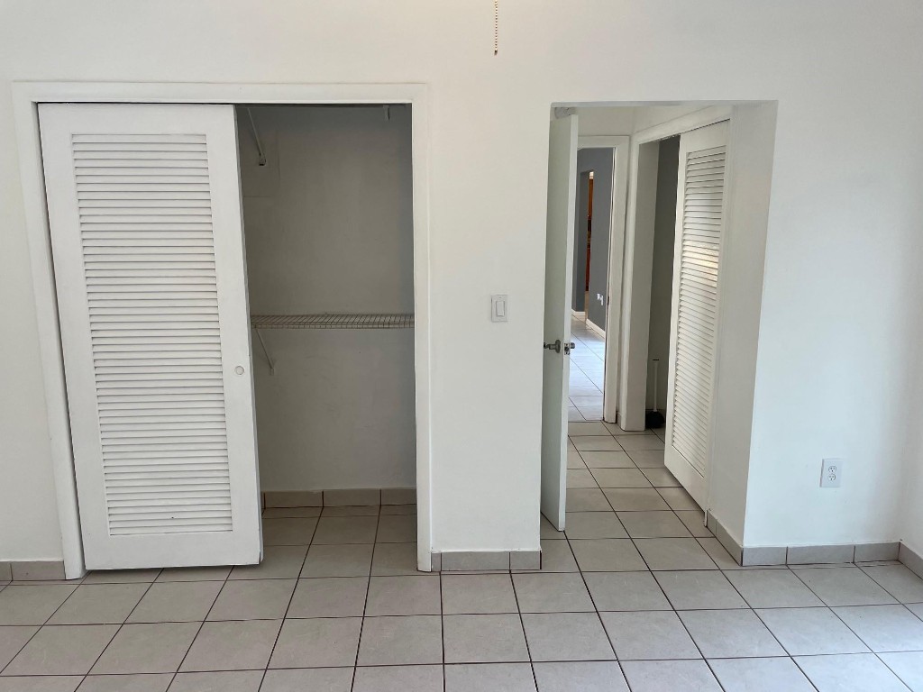 Hollywood Hills 6-22 B - Residential