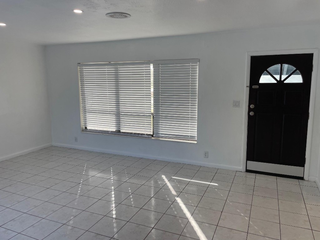 Hollywood Hills 6-22 B - Residential