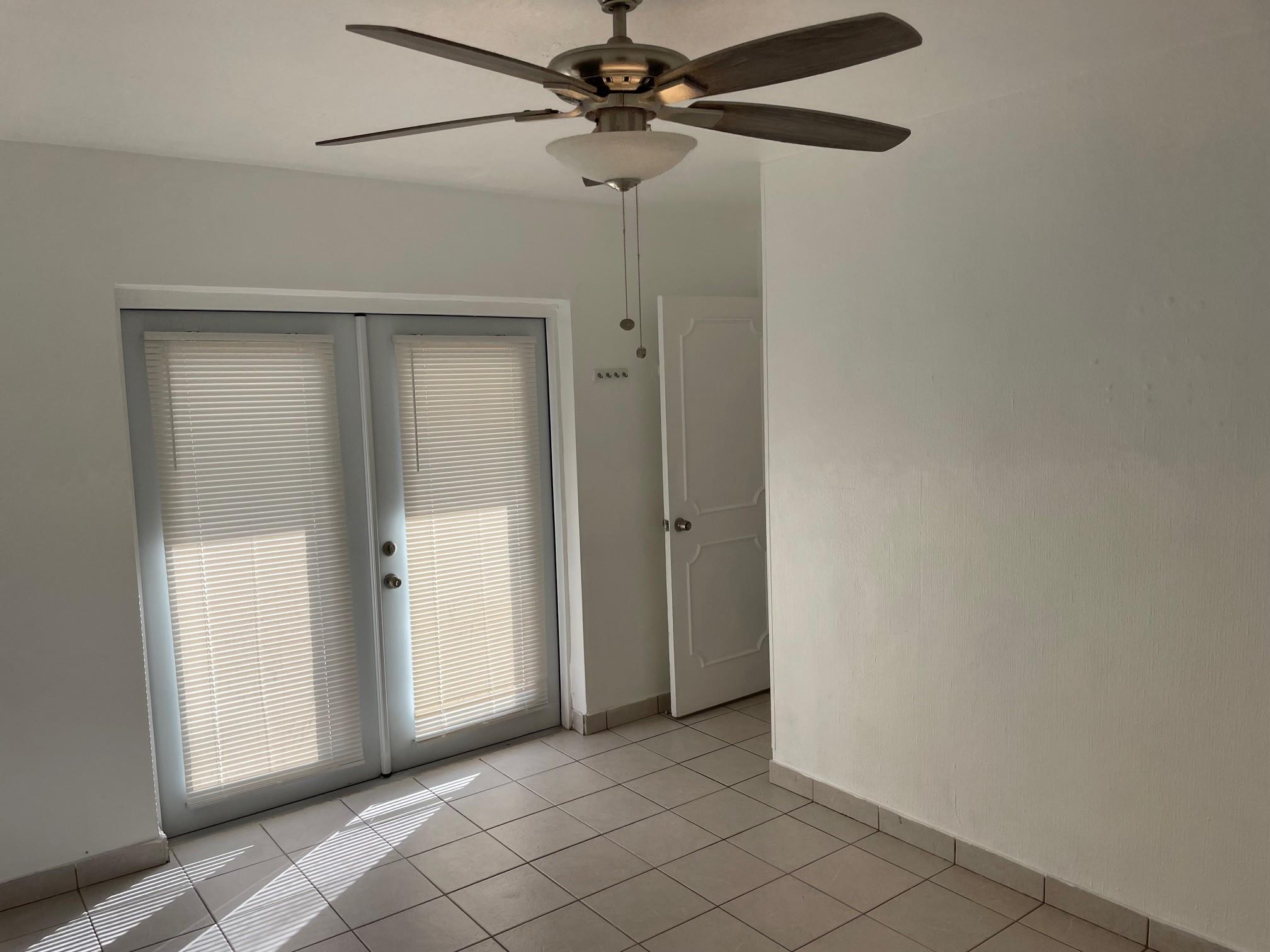 Hollywood Hills 6-22 B - Residential