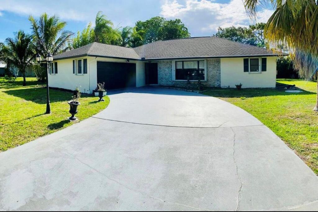 Photo of 2134 SE Morningside Boulevard, Port St Lucie, FL 34952 (MLS # R10915510)