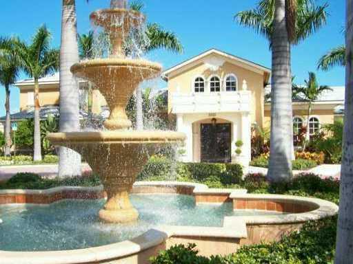 Enjoy resort living at Villa del Sol, conveniently located between thriving downtown Delray Beach and the waterfront excursions and dining options of Boynton Beach. Amenities abound right within the complex: pool, jacuzzi, clubhouse, business center, gym, racquetball/basketball court, volleyball and billiards. Gated community and all ages are welcome. Pets allowed.