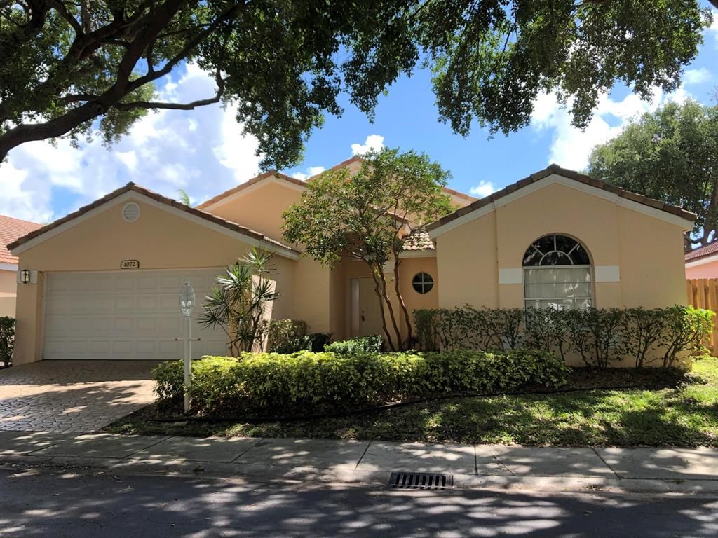 Photo of 1072 Siena Oaks Circle E, Palm Beach Gardens, FL 33410 (MLS # R10745994)