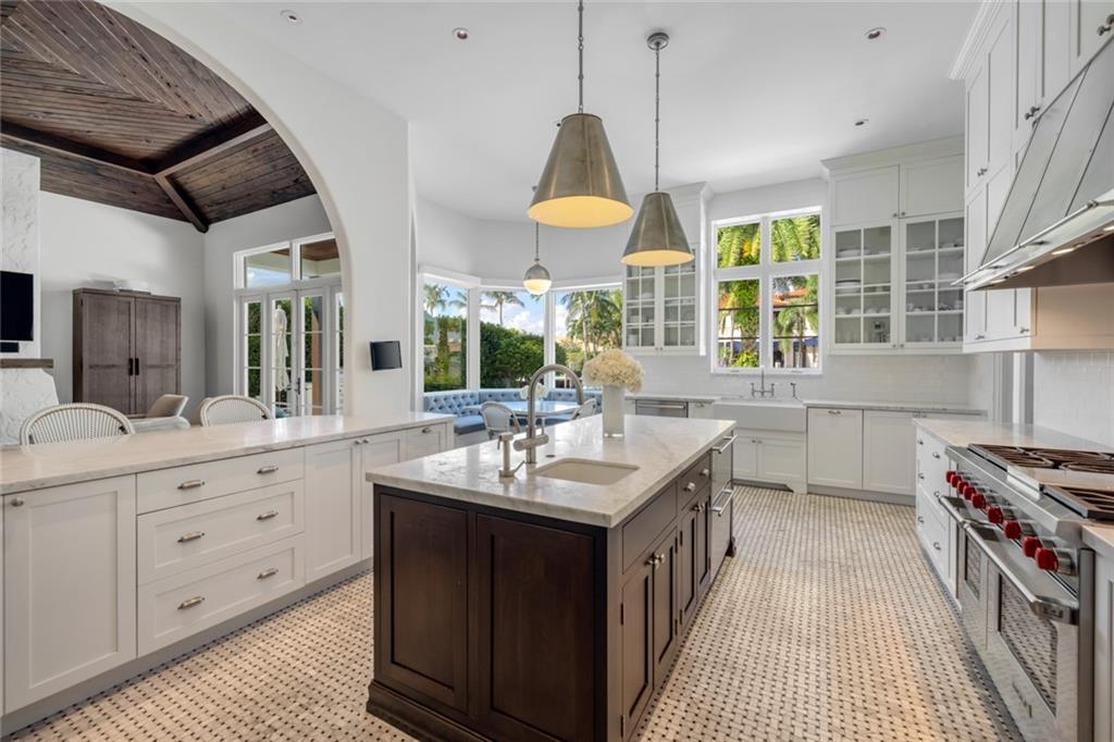 Lucille Island 37-19 B - Residential