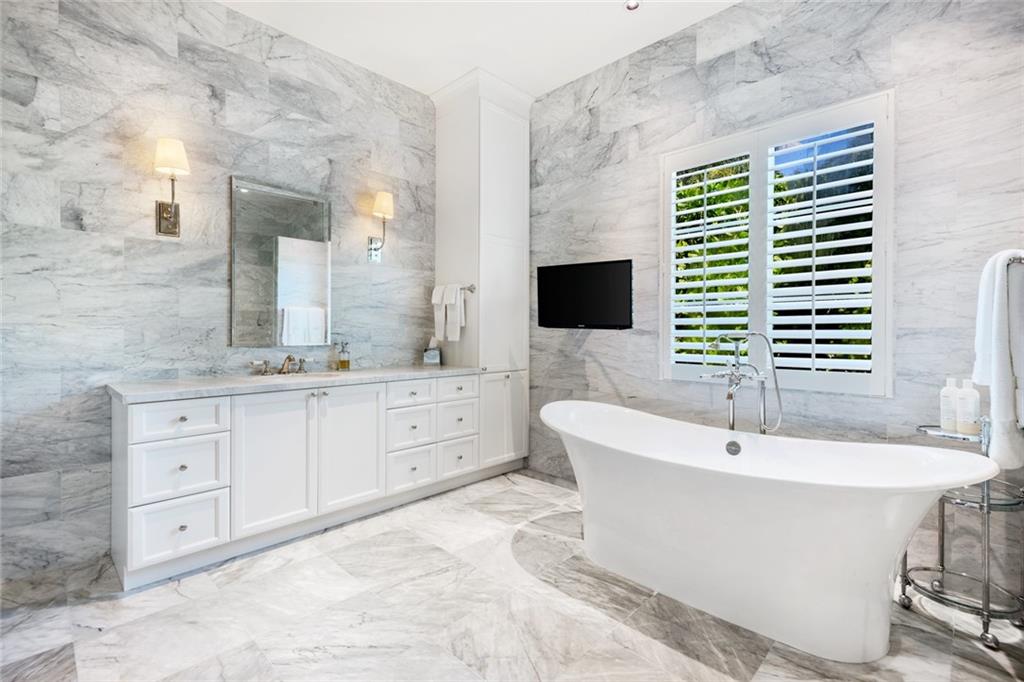 Lucille Island 37-19 B - Residential