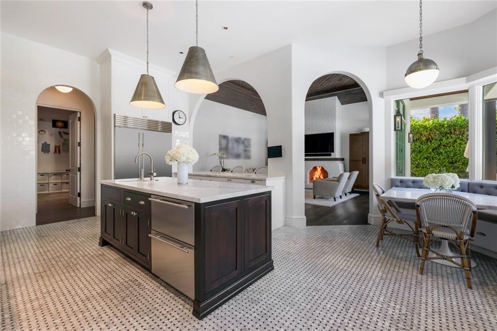 Lucille Island 37-19 B - Residential