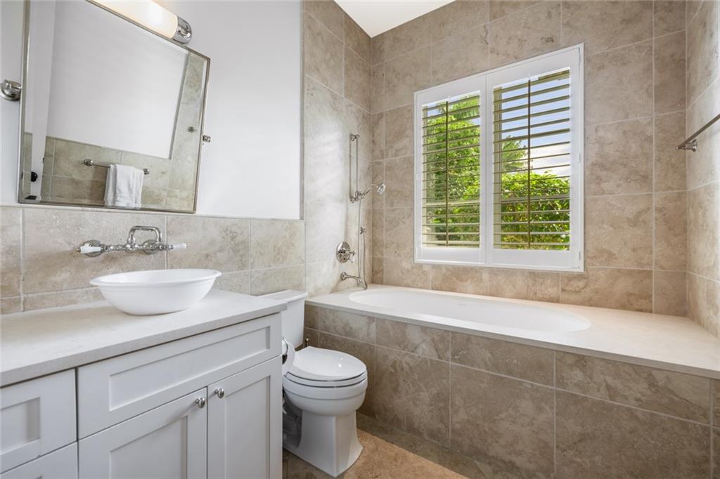 Lucille Island 37-19 B - Residential