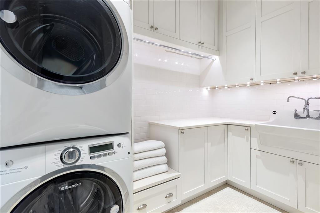 Lucille Island 37-19 B - Residential