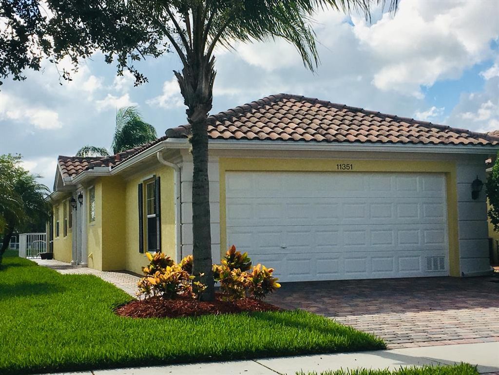 Photo of 11351 SW Pembroke Drive, Port Saint Lucie, FL 34987 (MLS # R10735840)