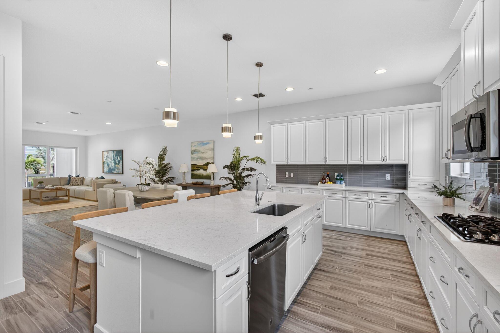 ALTON NEIGHBORHOOD - Residential