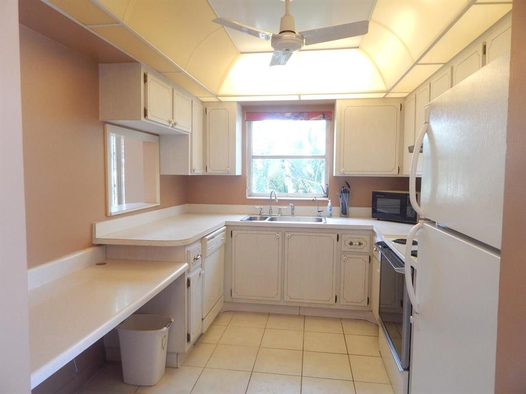 Photo of 2950 SE Ocean Boulevard #5-6, Stuart, FL 34996 (MLS # R10754507)