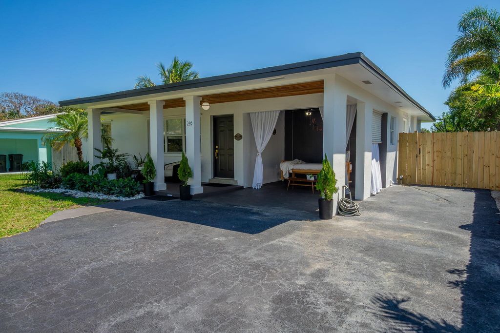 Photo of 246 NE 14th Street, Delray Beach, FL 33444 (MLS # B26009784)