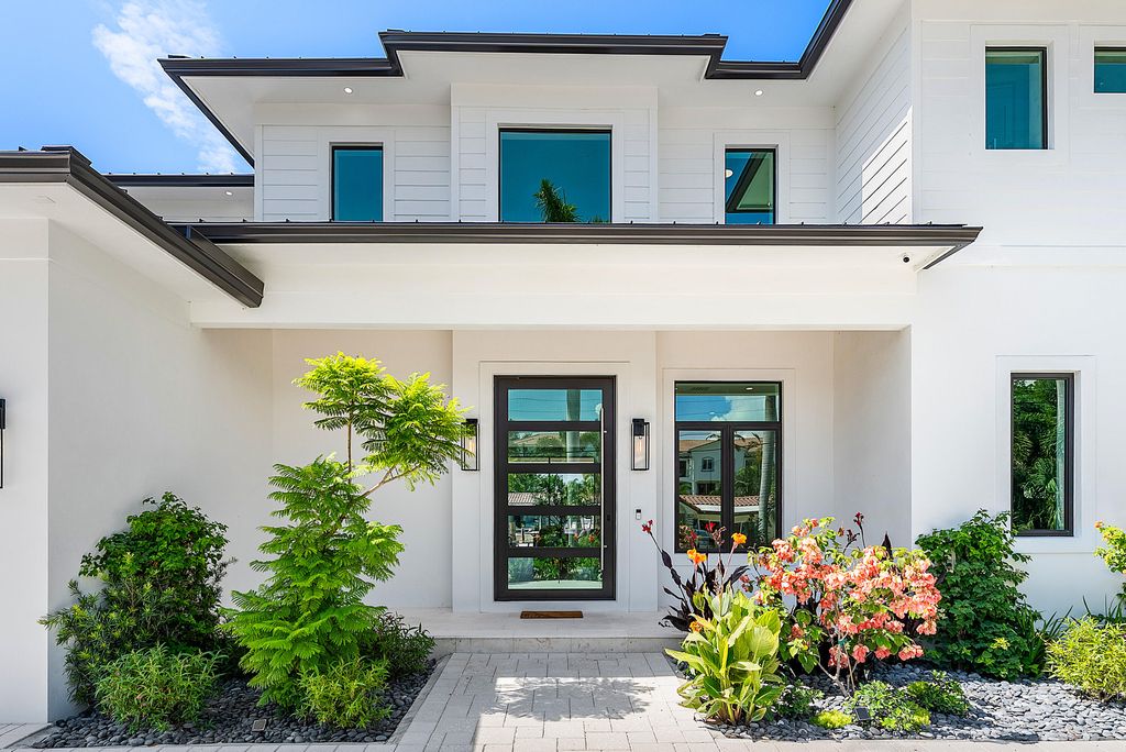 Photo of 811 Chukker Road, Delray Beach, FL 33483 (MLS # R11102601)