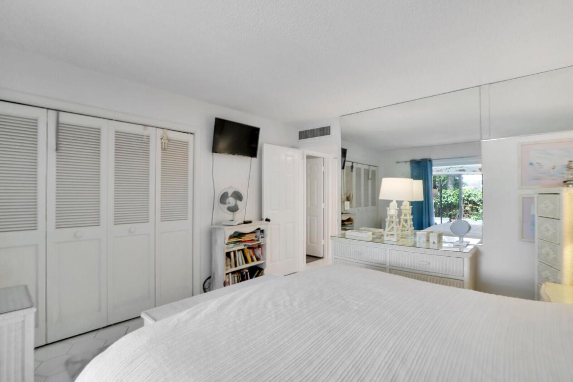 TWELVE OAKS CONDO - Residential Lease