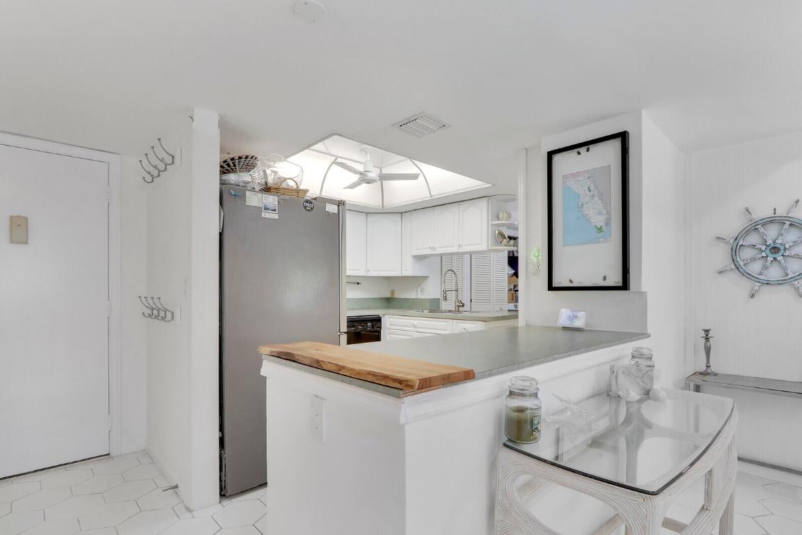 TWELVE OAKS CONDO - Residential Lease