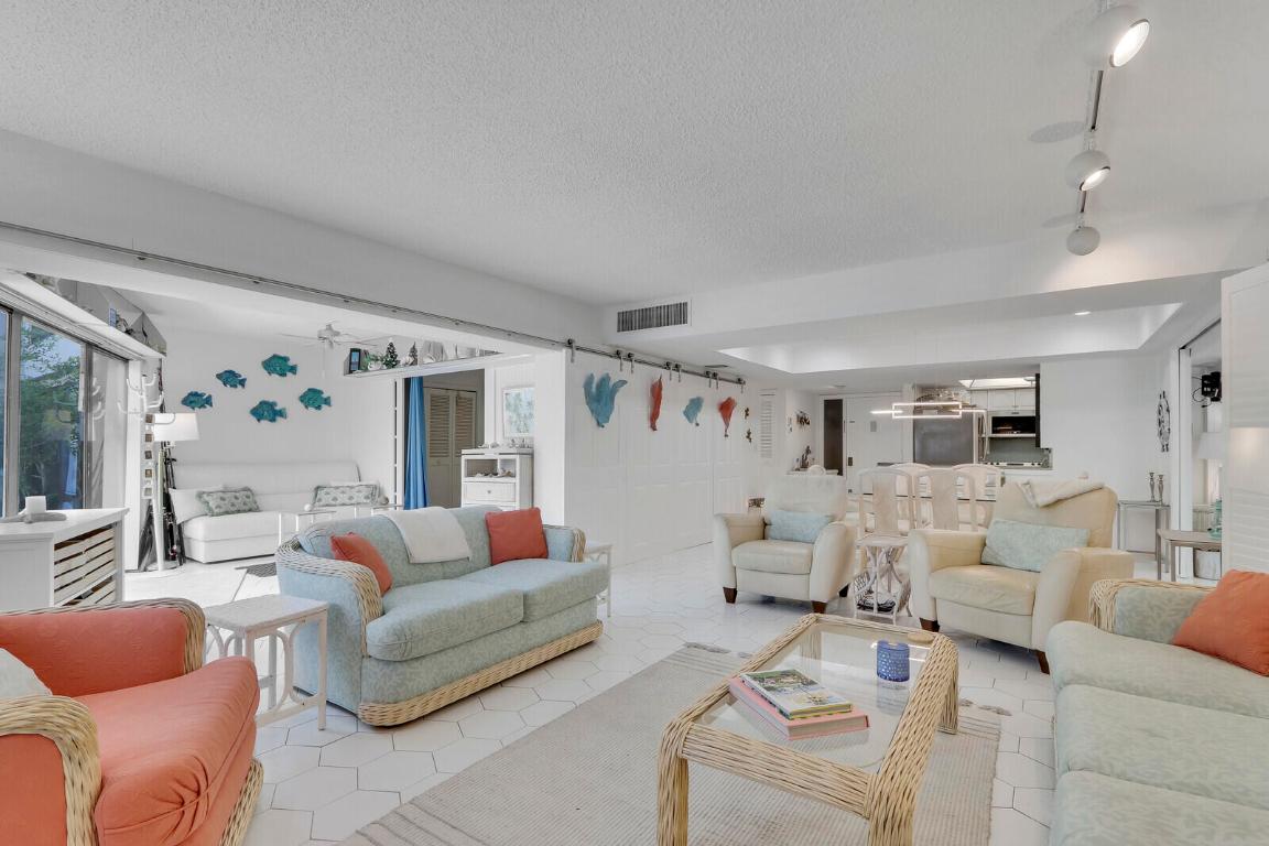 TWELVE OAKS CONDO - Residential Lease