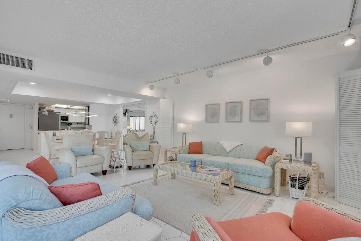 TWELVE OAKS CONDO - Residential Lease