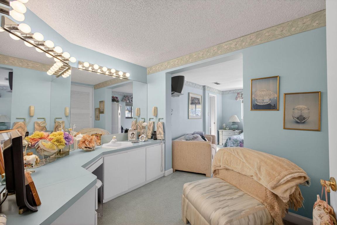 NORTH PALM BEACH VILLAGE OF 6 - Residential