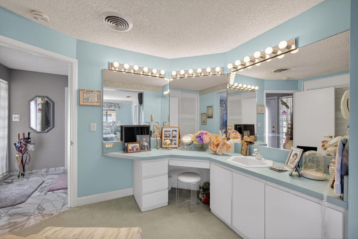 NORTH PALM BEACH VILLAGE OF 6 - Residential