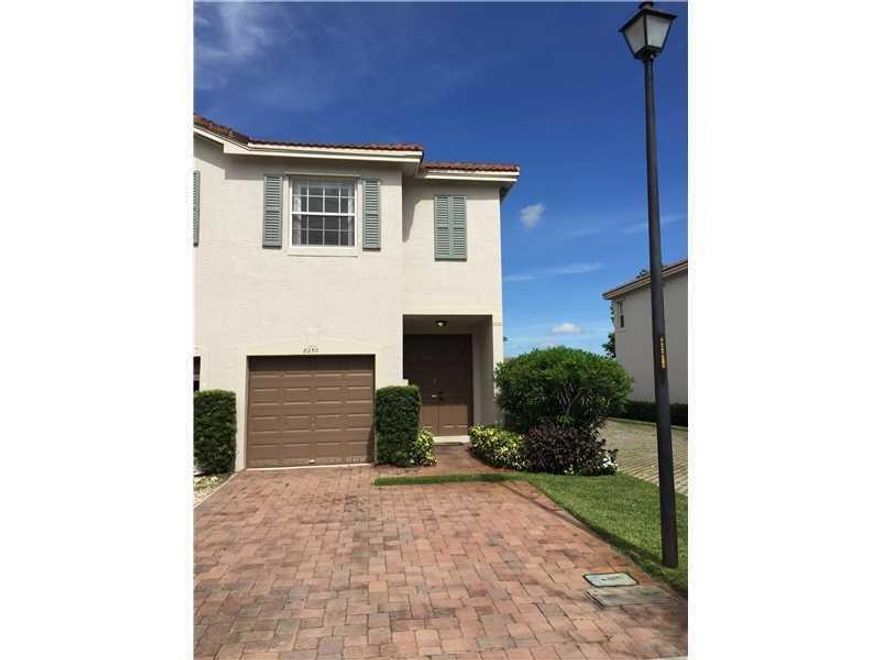 FOR RENT townhouse 3X2.5 oversized double door entry to a high ceiling foyer. Your clients will love the updated kitchen that opens up to the spacious dining/living room, split bedroom plan with full size washer and dryer. Master bedroom with 2 closets -one walk in Attached 1 c/gar great schools AAA++++