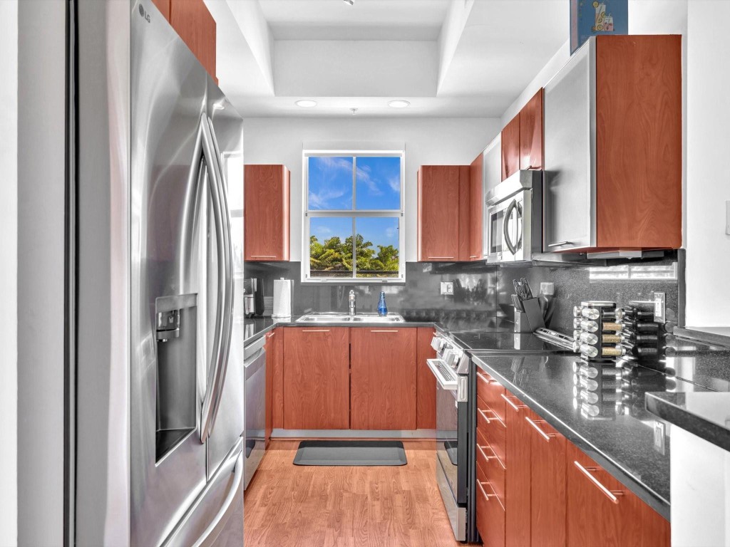 Vintage Lighthouse Point - Residential