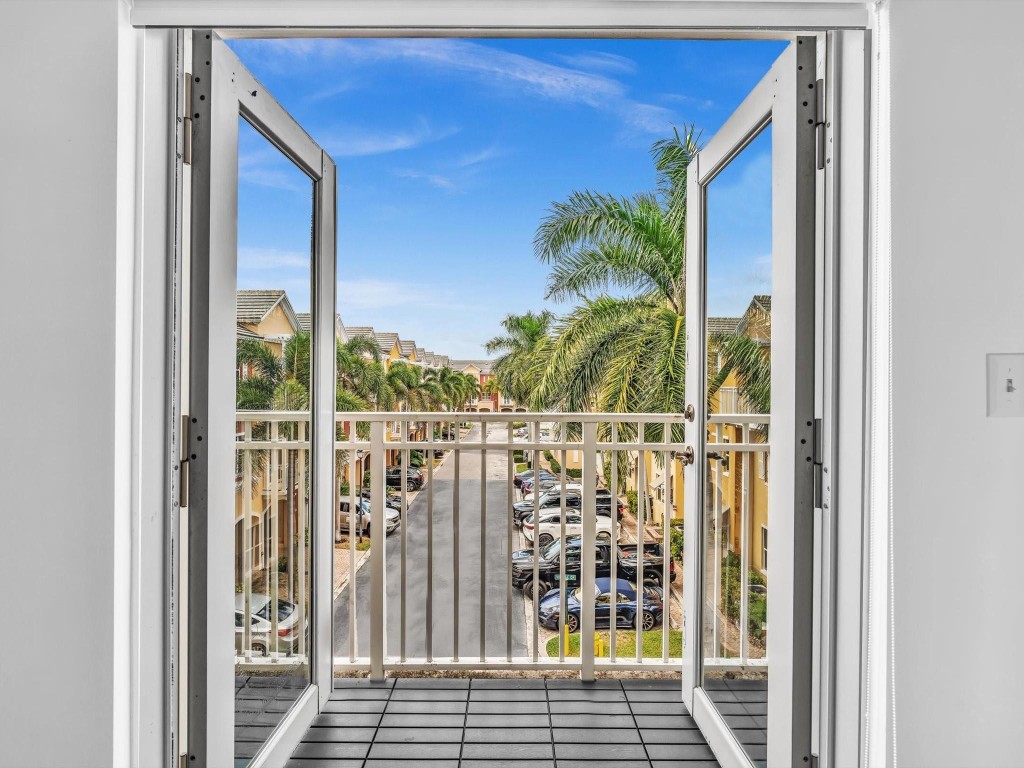 Vintage Lighthouse Point - Residential