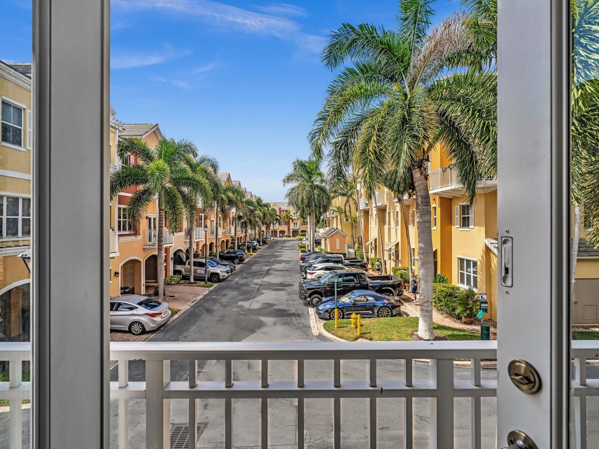 Vintage Lighthouse Point - Residential