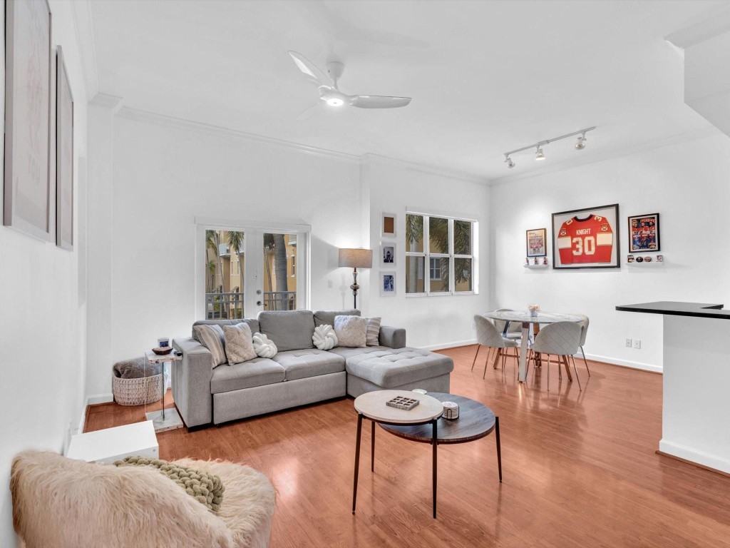 Vintage Lighthouse Point - Residential