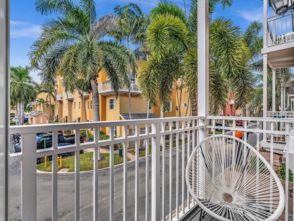 Vintage Lighthouse Point - Residential