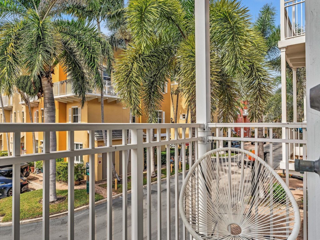 Vintage Lighthouse Point - Residential