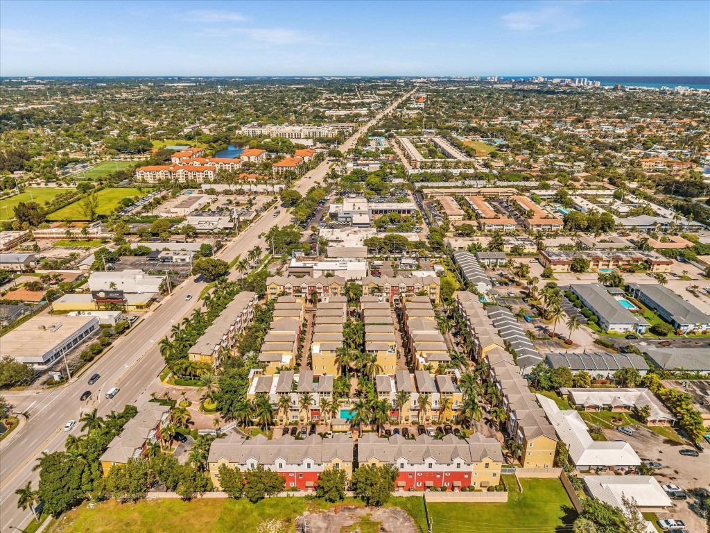 Vintage Lighthouse Point - Residential
