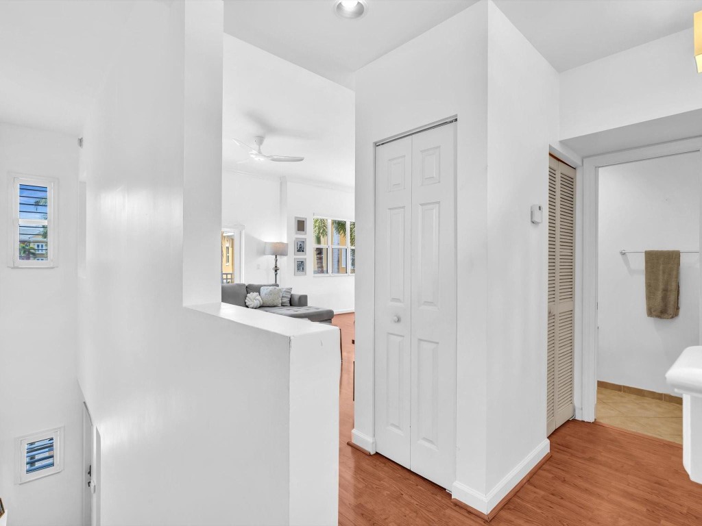 Vintage Lighthouse Point - Residential