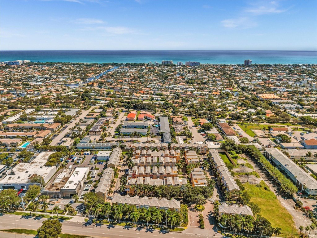 Vintage Lighthouse Point - Residential