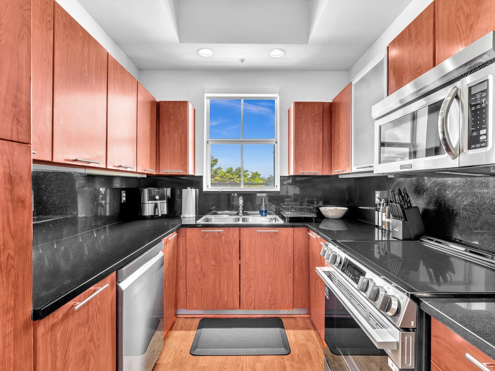 Vintage Lighthouse Point - Residential