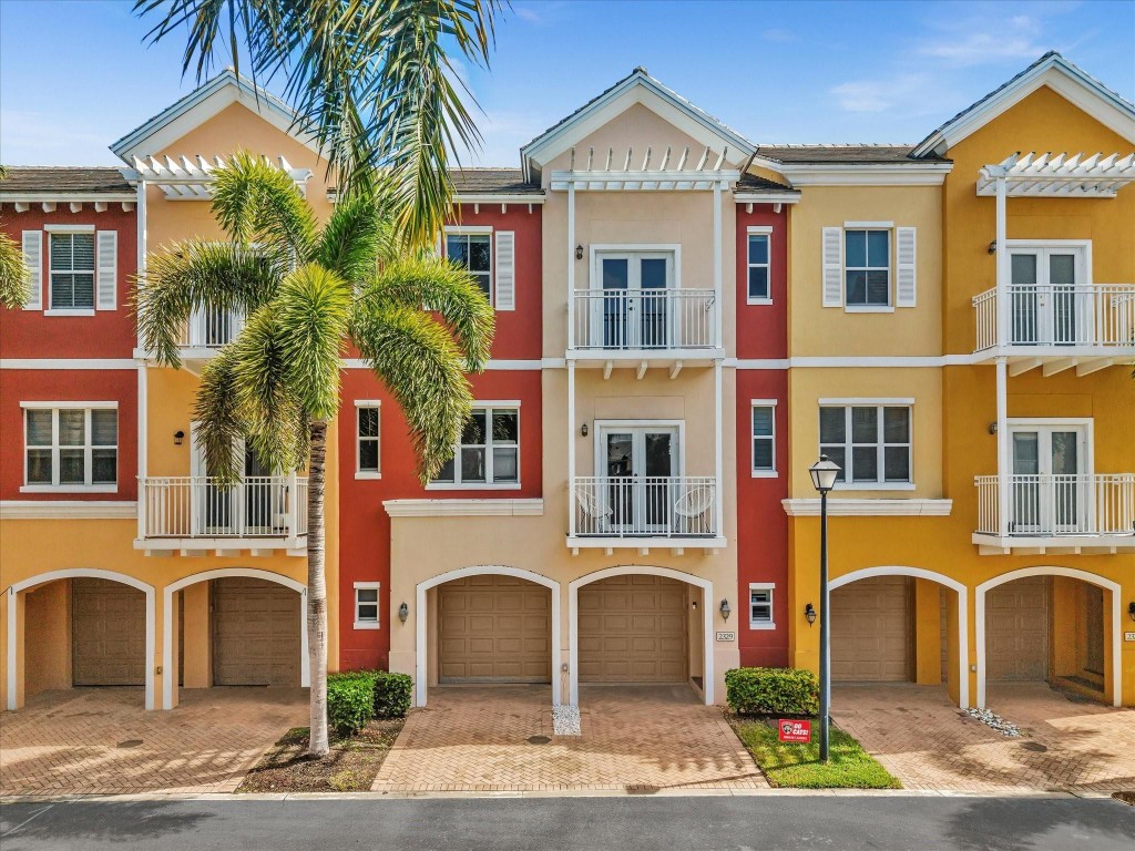 Vintage Lighthouse Point - Residential