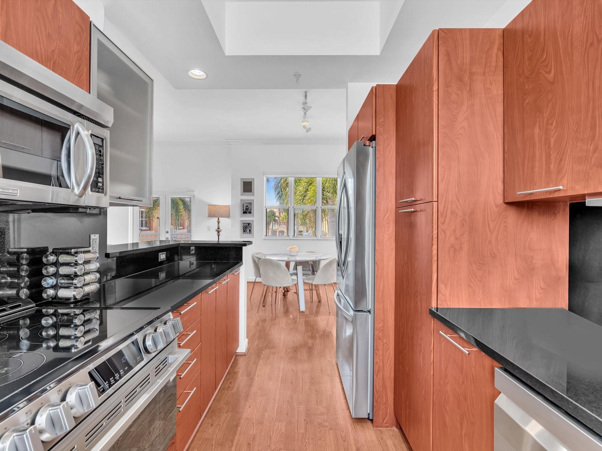 Vintage Lighthouse Point - Residential