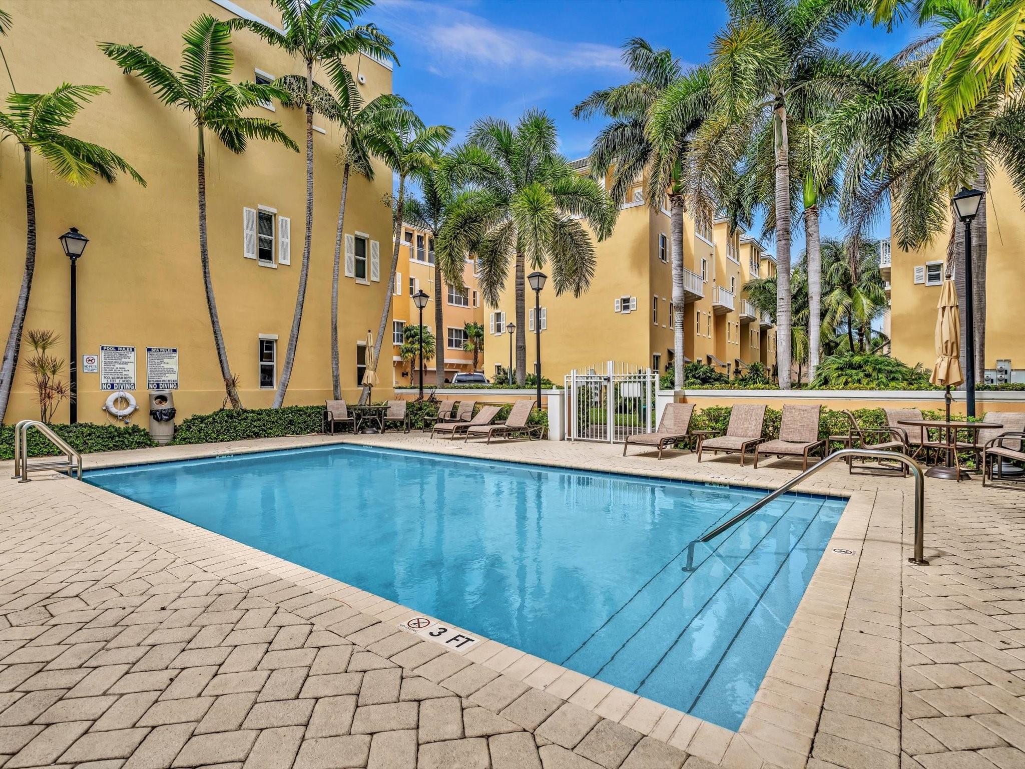 Vintage Lighthouse Point - Residential