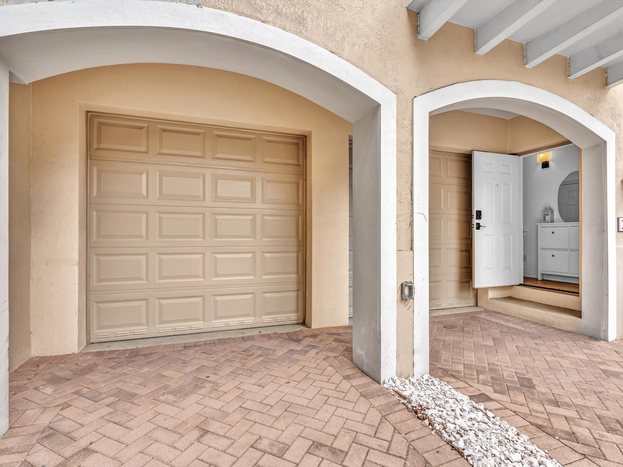 Vintage Lighthouse Point - Residential