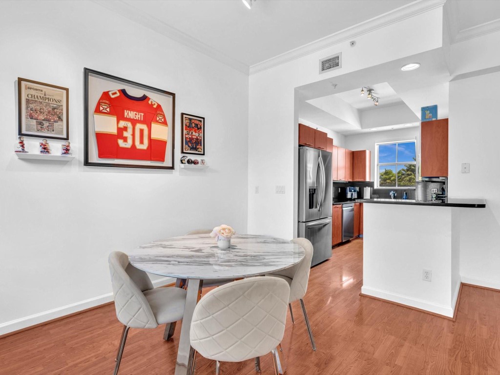 Vintage Lighthouse Point - Residential